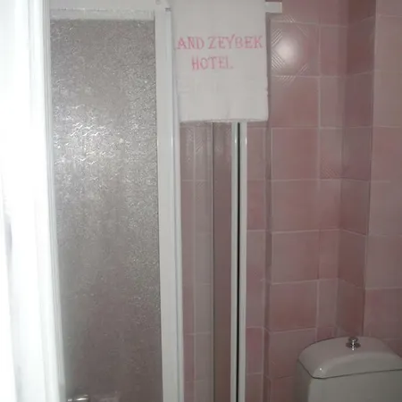 Zeybek Otel Ürkmez