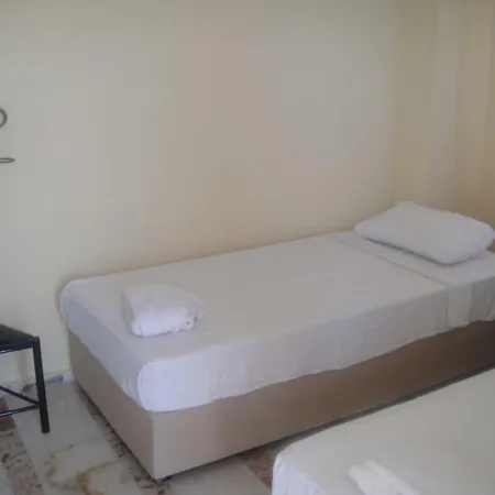 Zeybek Otel Ürkmez